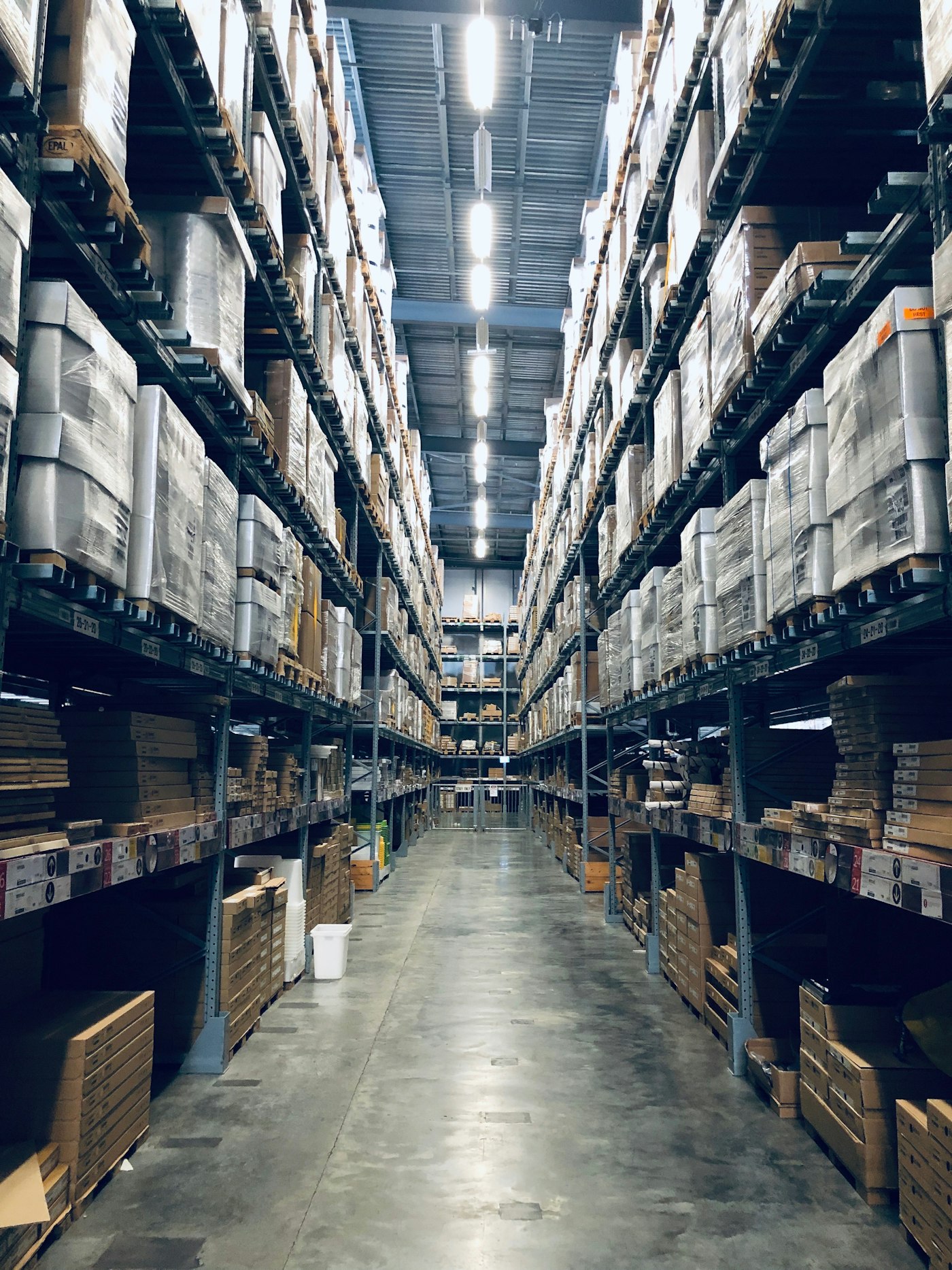 Organized warehouse storage for logistics coordination